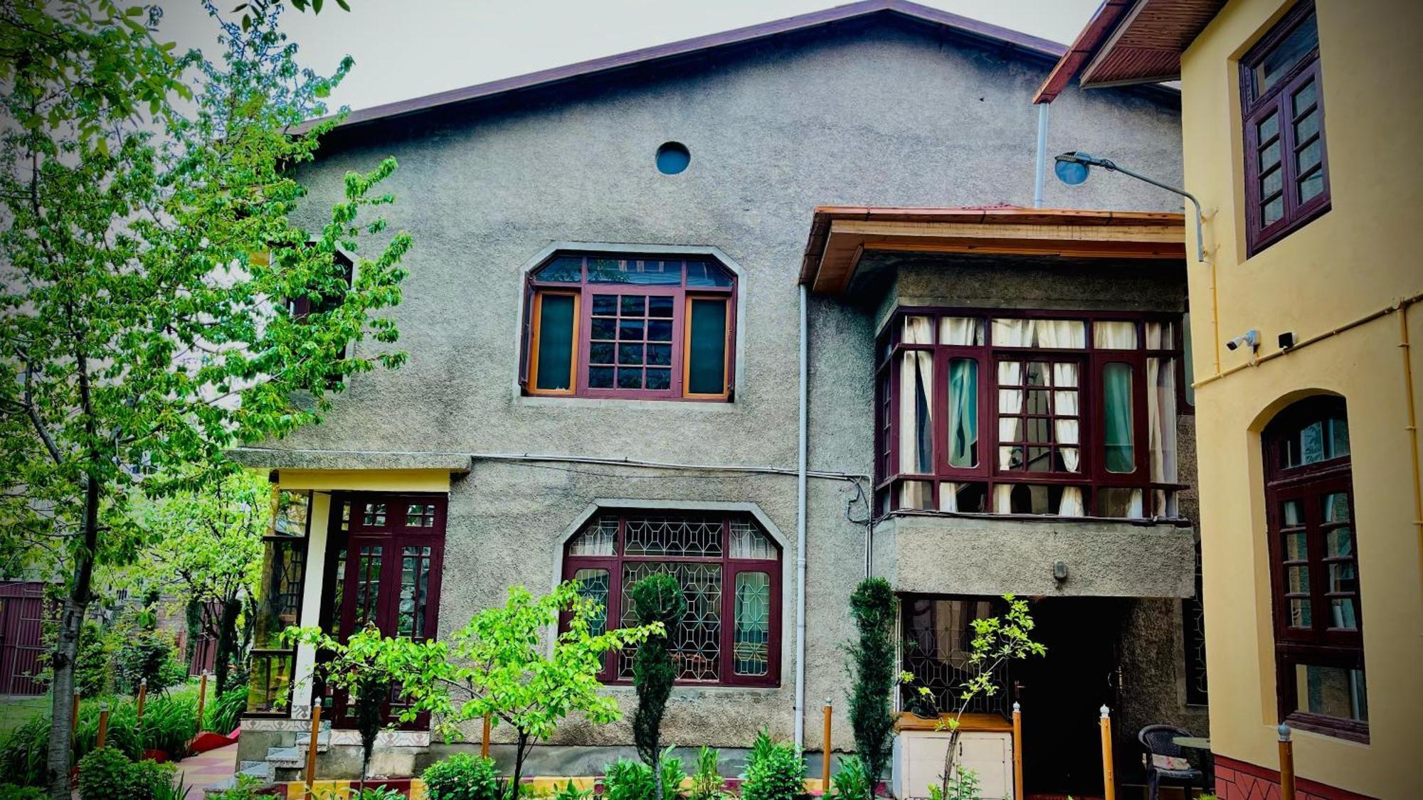 Hezzah Srinagar (Jammu and Kashmir)