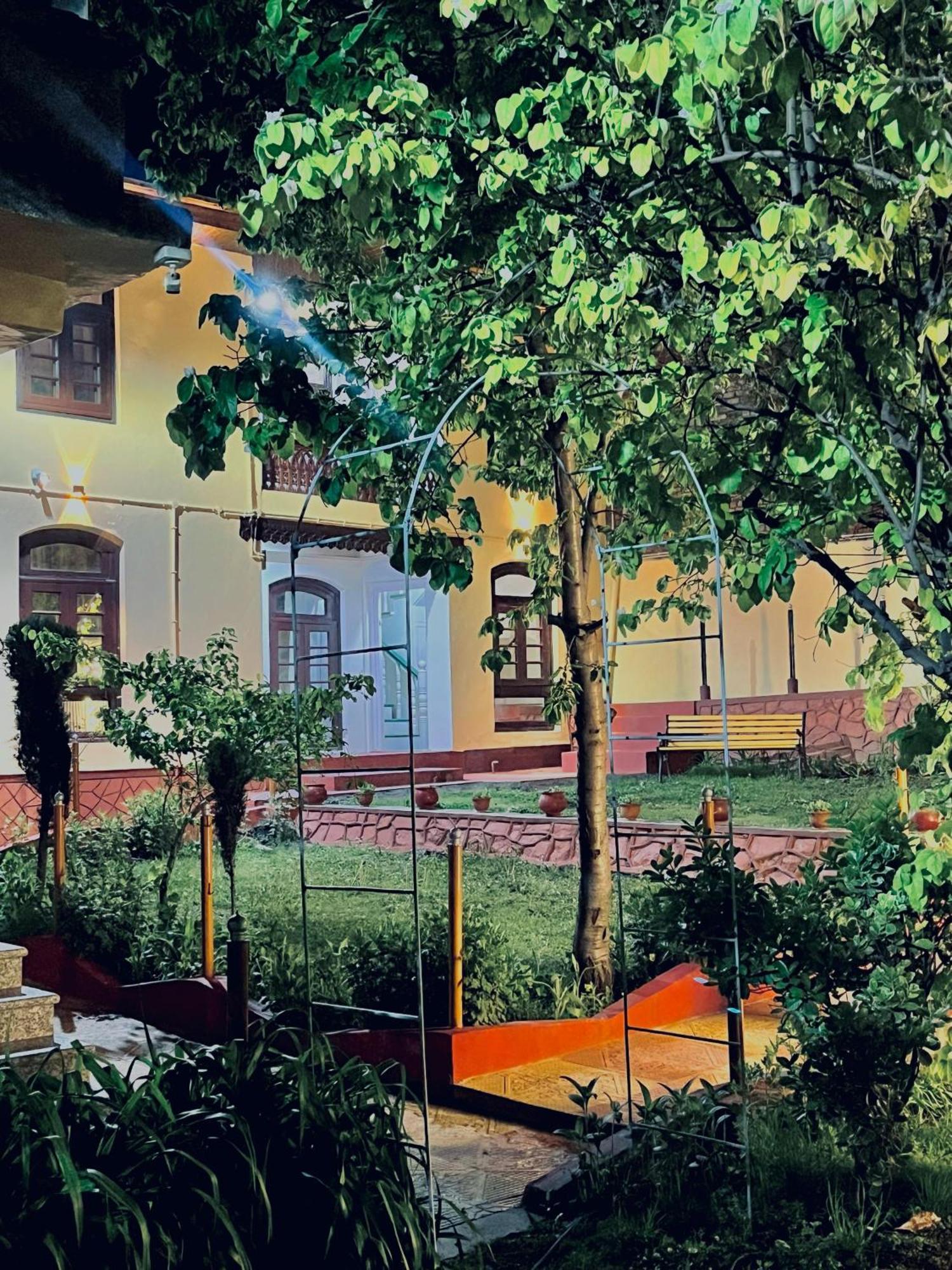Guest house Hezzah Srinagar (Jammu and Kashmir)
