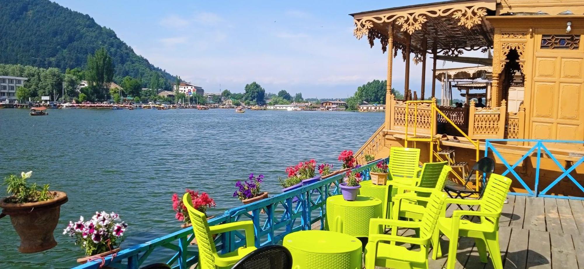 Jacqueline Houseboat * Srinagar (Jammu and Kashmir)