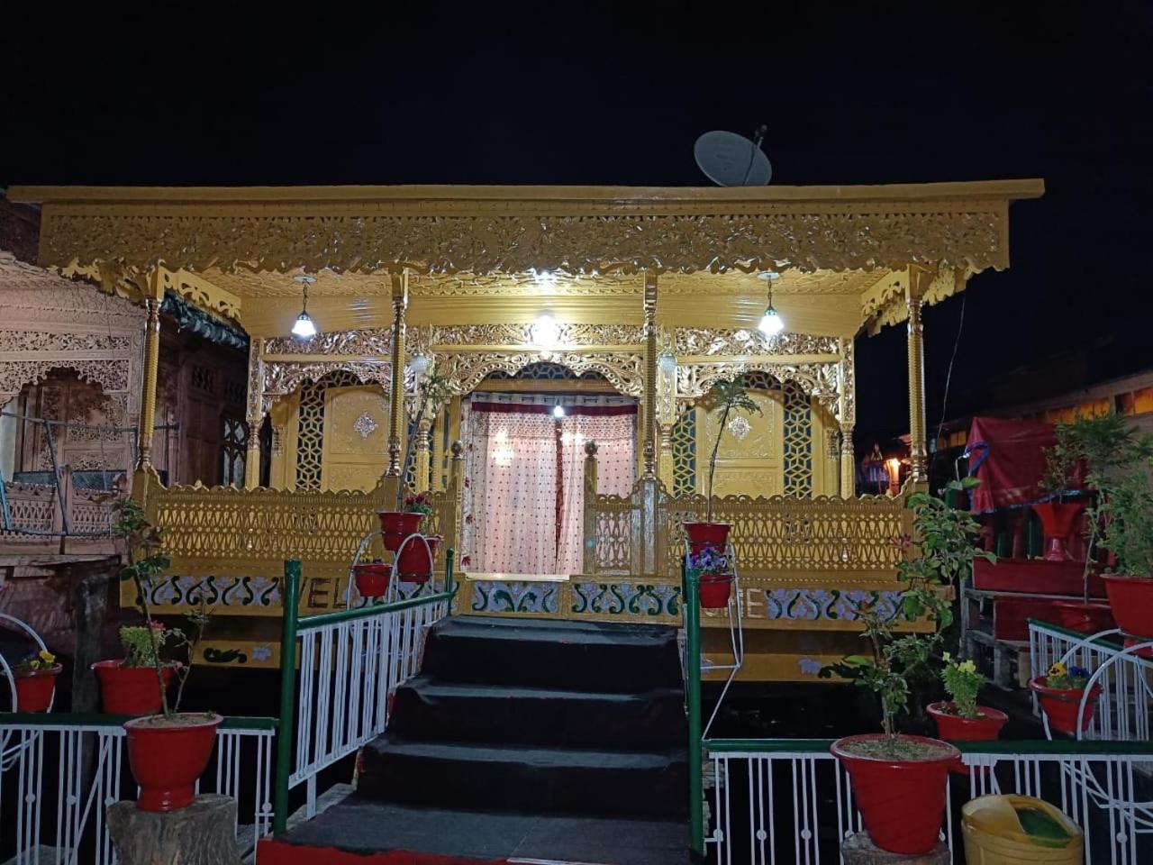 Heritage New Moon Group Of Houseboat Hotel Srinagar (Jammu and Kashmir)