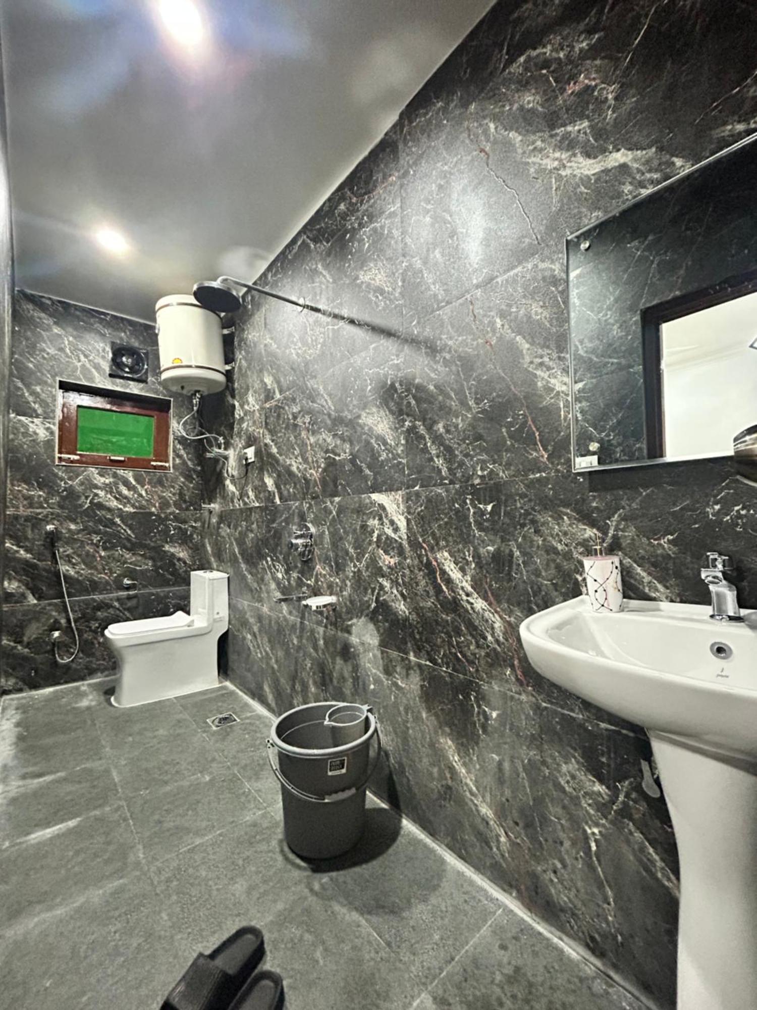 Guest house John's Srinagar (Jammu and Kashmir)