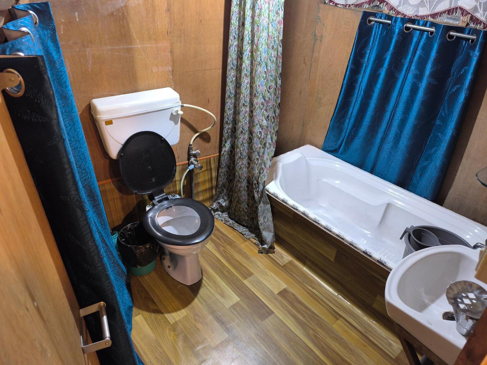 K2 Houseboat Hotel Srinagar (Jammu and Kashmir)