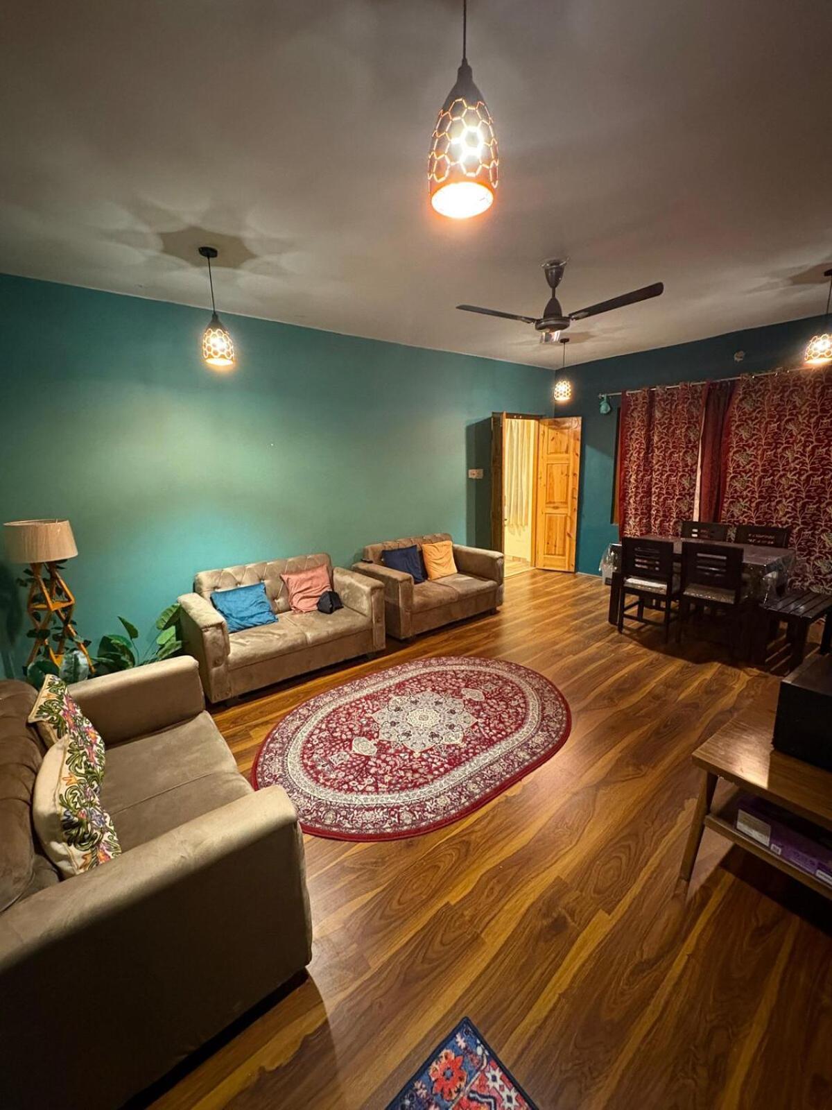 Blue Bells Highway Lodge,