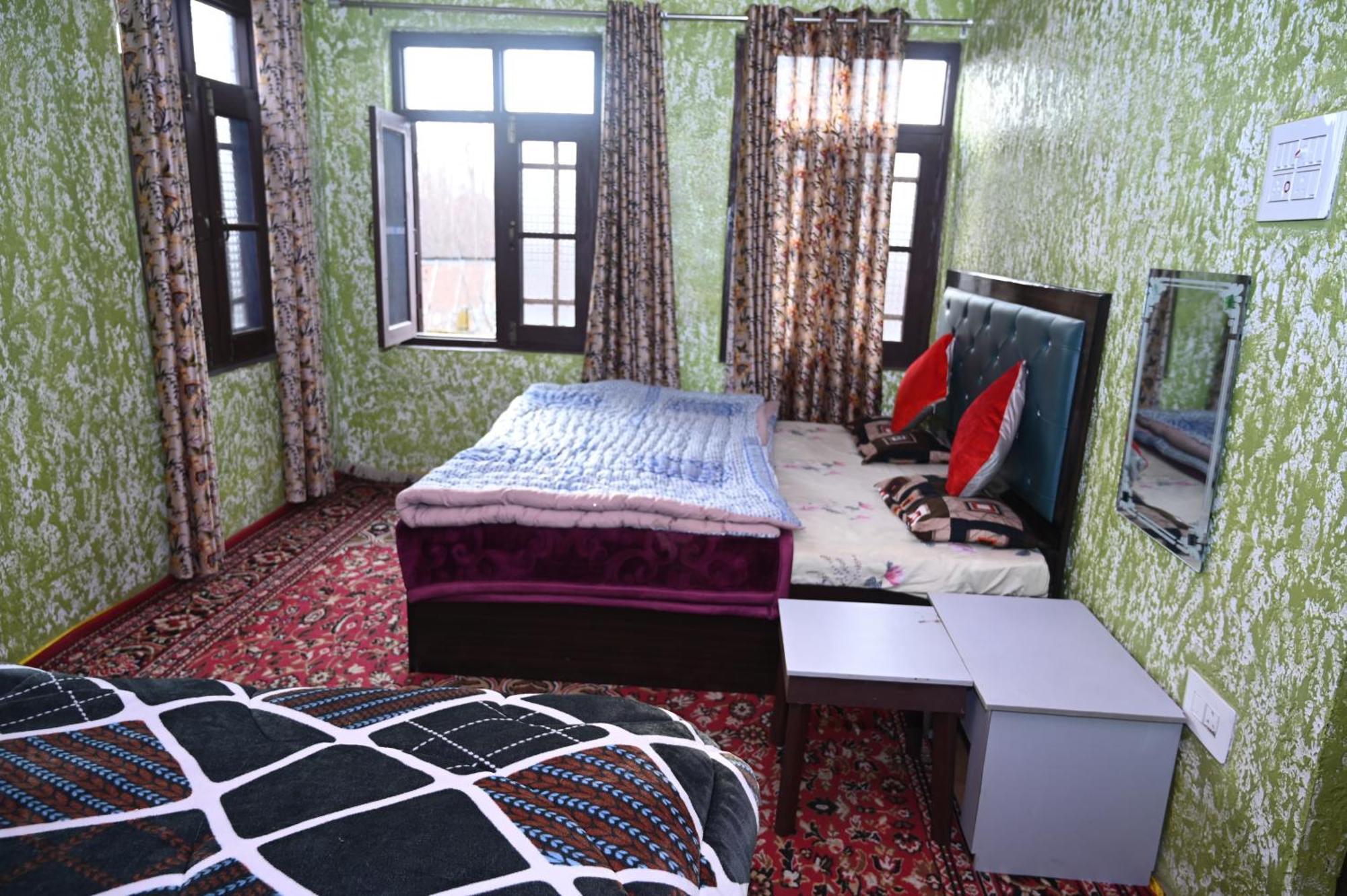 Sunlight Hotel Srinagar (Jammu and Kashmir)