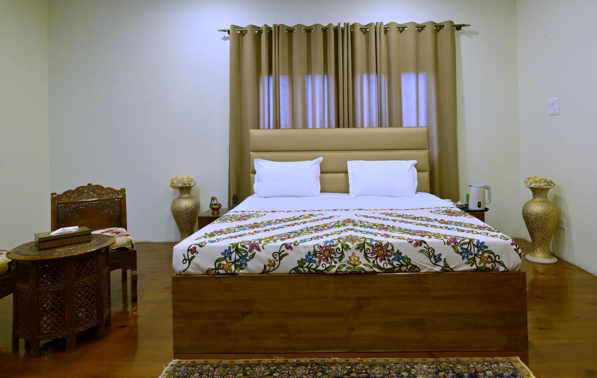 Taha Comfort Homestay Srinagar (Jammu and Kashmir)
