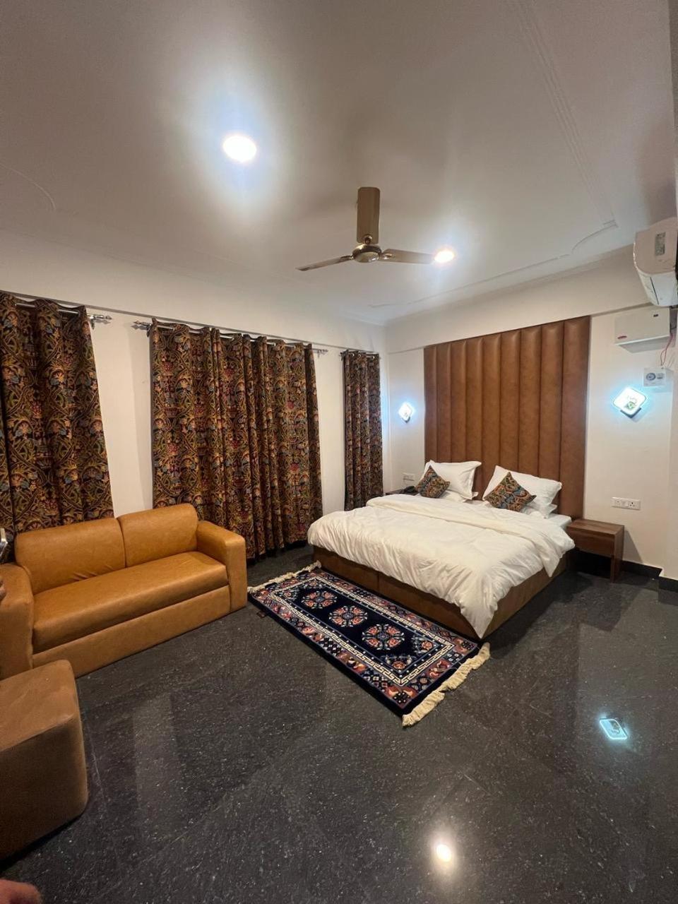 Guest house Bustan Residency Srinagar (Jammu and Kashmir)