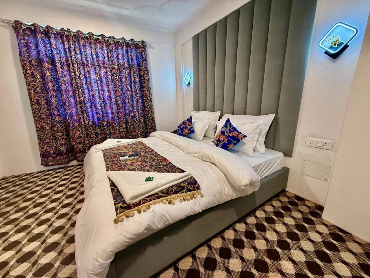 Guest house Bustan Residency Srinagar (Jammu and Kashmir)