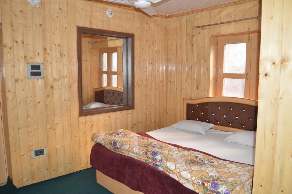 Hotel Marias Srinagar (Jammu and Kashmir)
