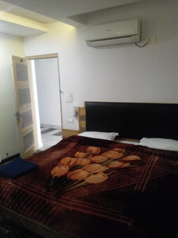 The Hyde Park Hotel 2*
