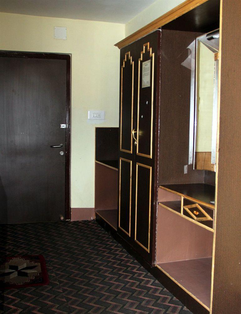 Welcome At Dal Hotel Srinagar (Jammu and Kashmir)