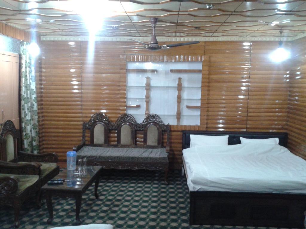 New Kashmir Palace *