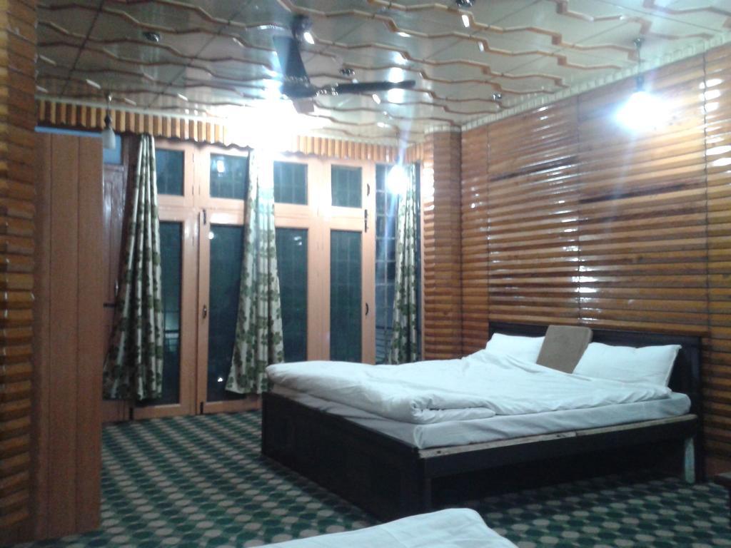 New Kashmir Palace *
