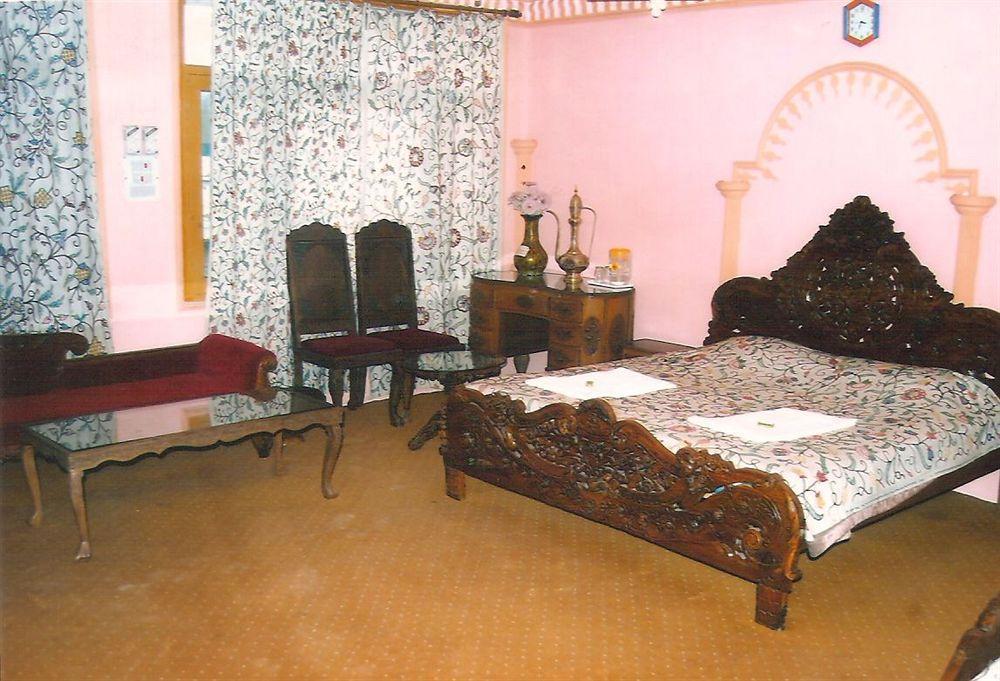 Zahgeer Continental - Hotel
