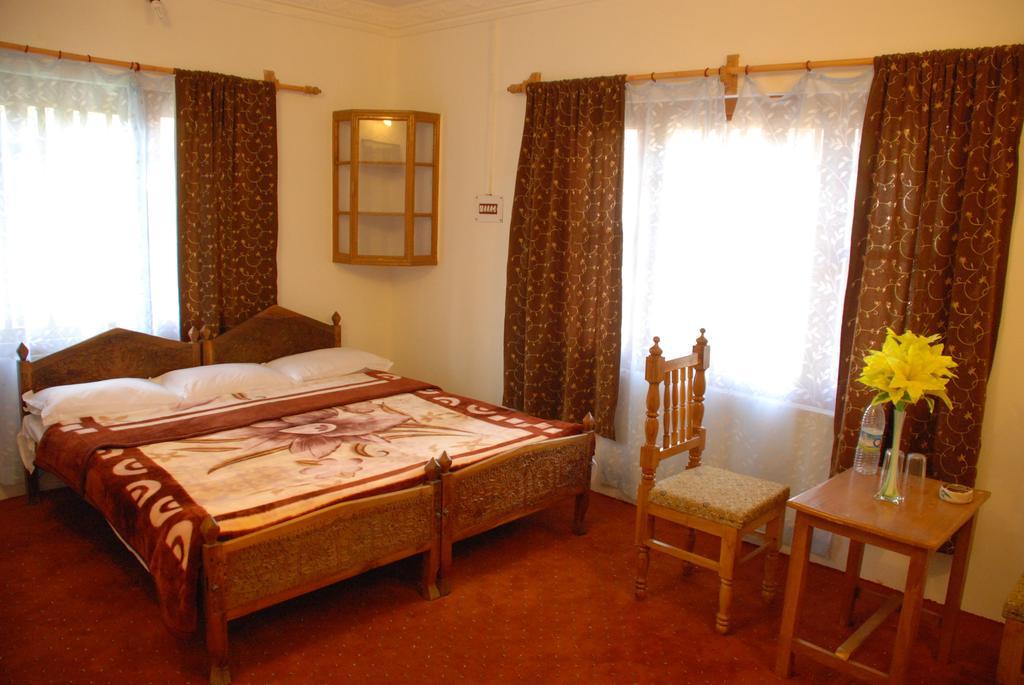 Guest house Basera Residency Srinagar (Jammu and Kashmir)