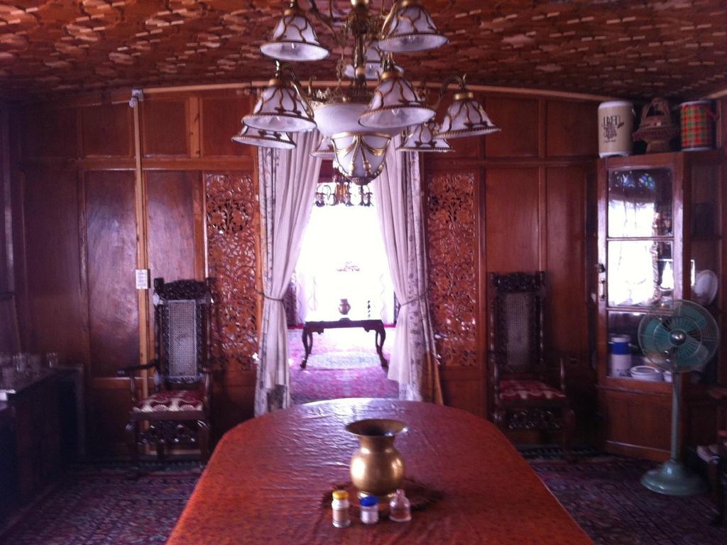 Botel Persian Palace Group Of Houseboats 3*