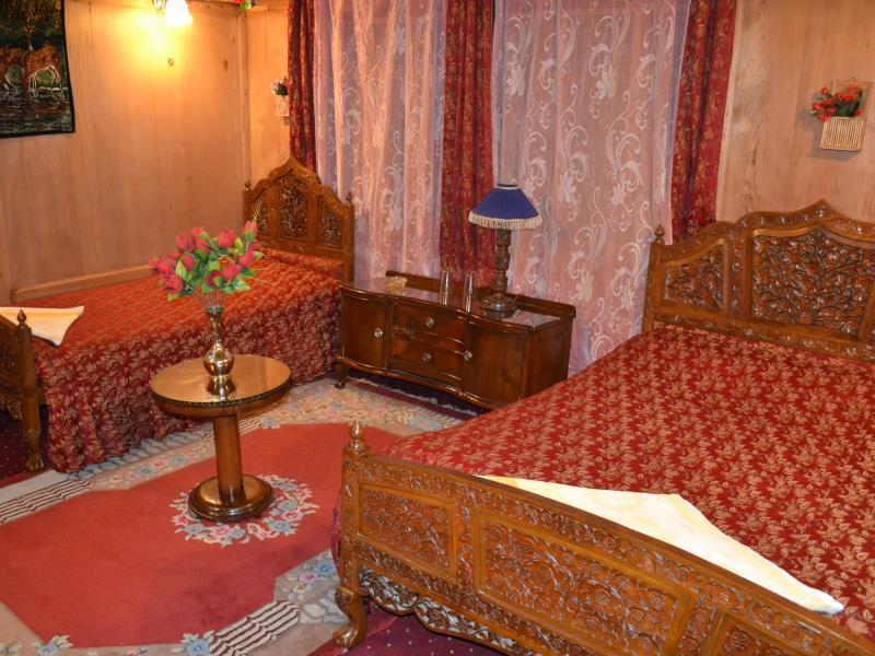 Badyari Palace Group Of Houseboat Srinagar (Jammu and Kashmir)