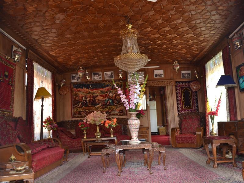 Botel Badyari Palace Group Of Houseboat 3*