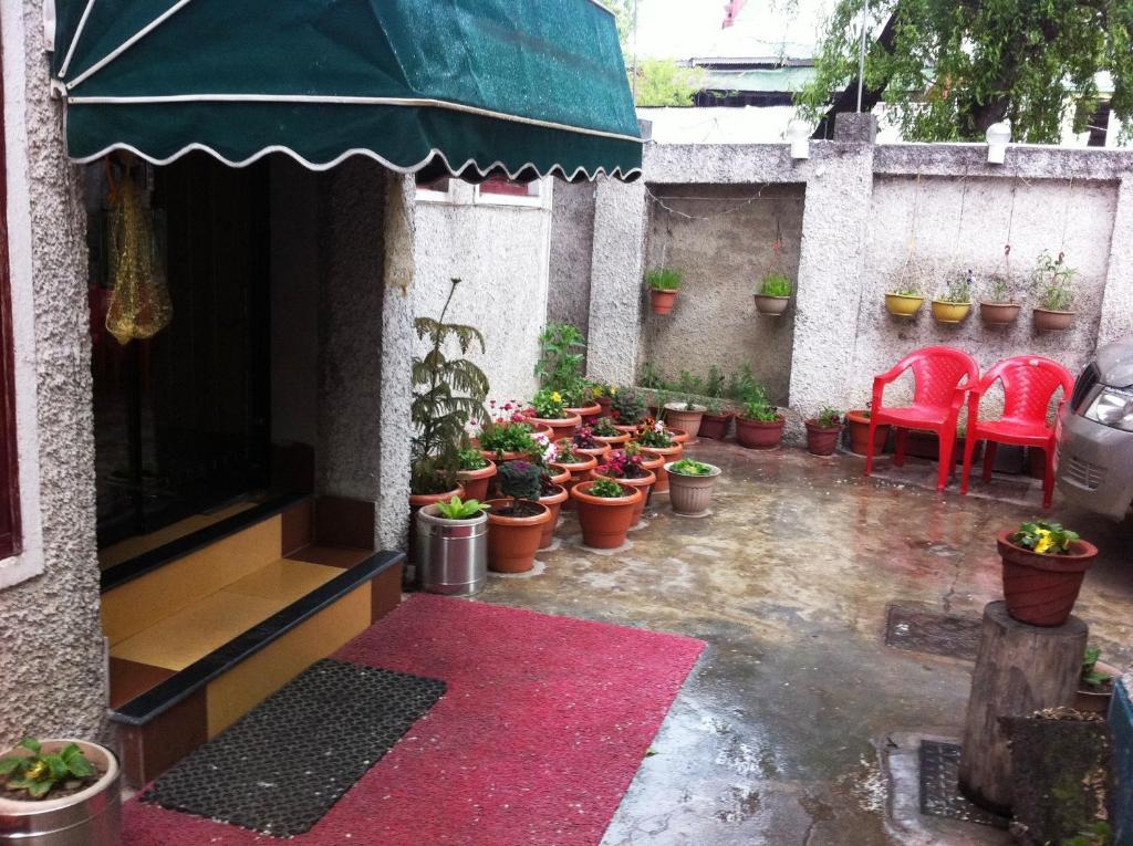 Sadaf Hotel Srinagar (Jammu and Kashmir)