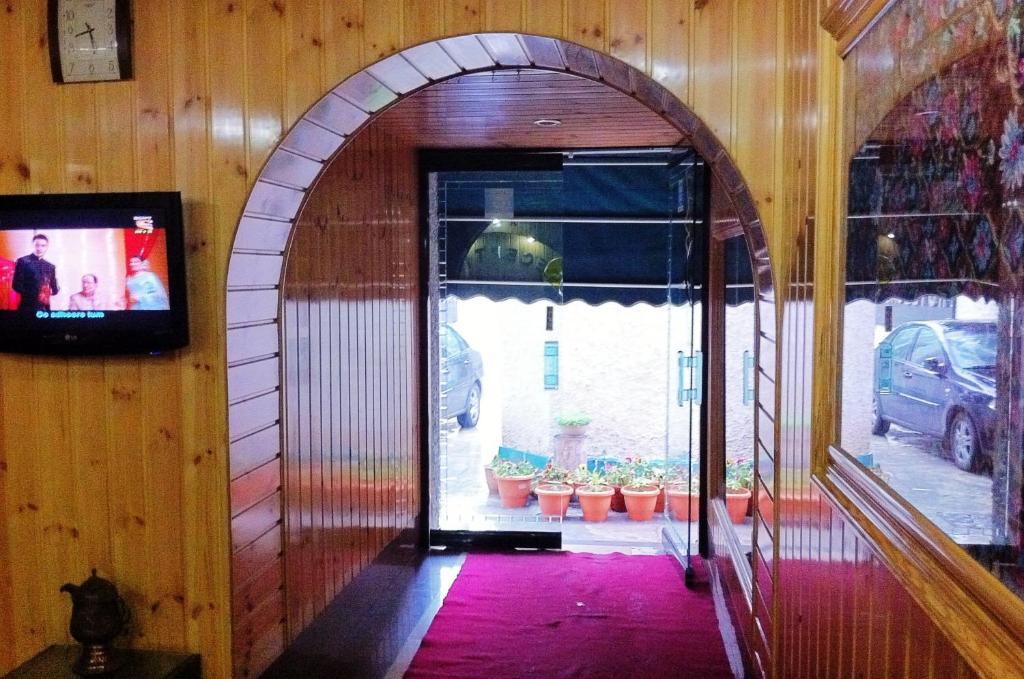 Hotel Sadaf Srinagar (Jammu and Kashmir)