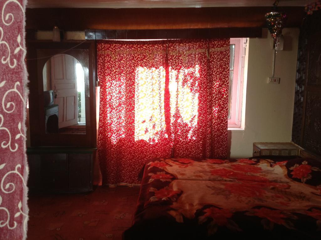Shalimar Srinagar (Jammu and Kashmir)