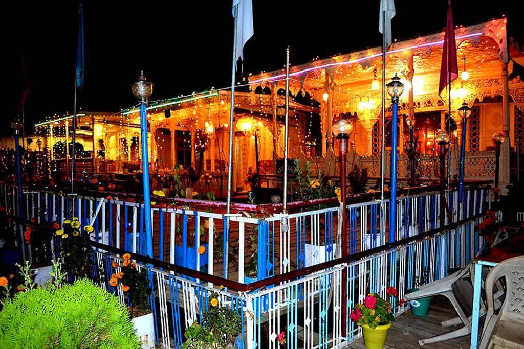 Botel Aziz Group Of Houseboats 4*