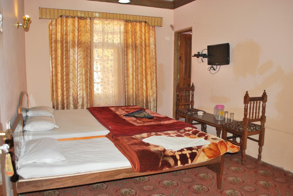 Gulistan Srinagar (Jammu and Kashmir)