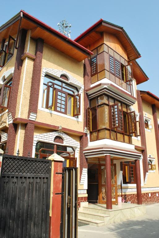 Hotel Gulistan Srinagar (Jammu and Kashmir)