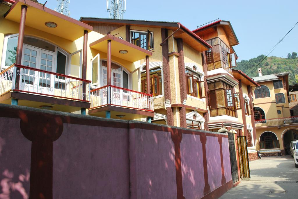 Gulistan Srinagar (Jammu and Kashmir)
