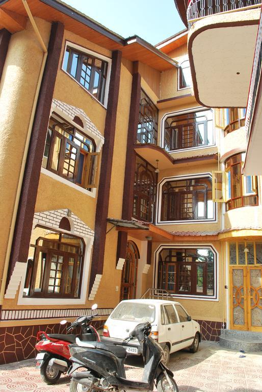 Hotel Gulistan Srinagar (Jammu and Kashmir)