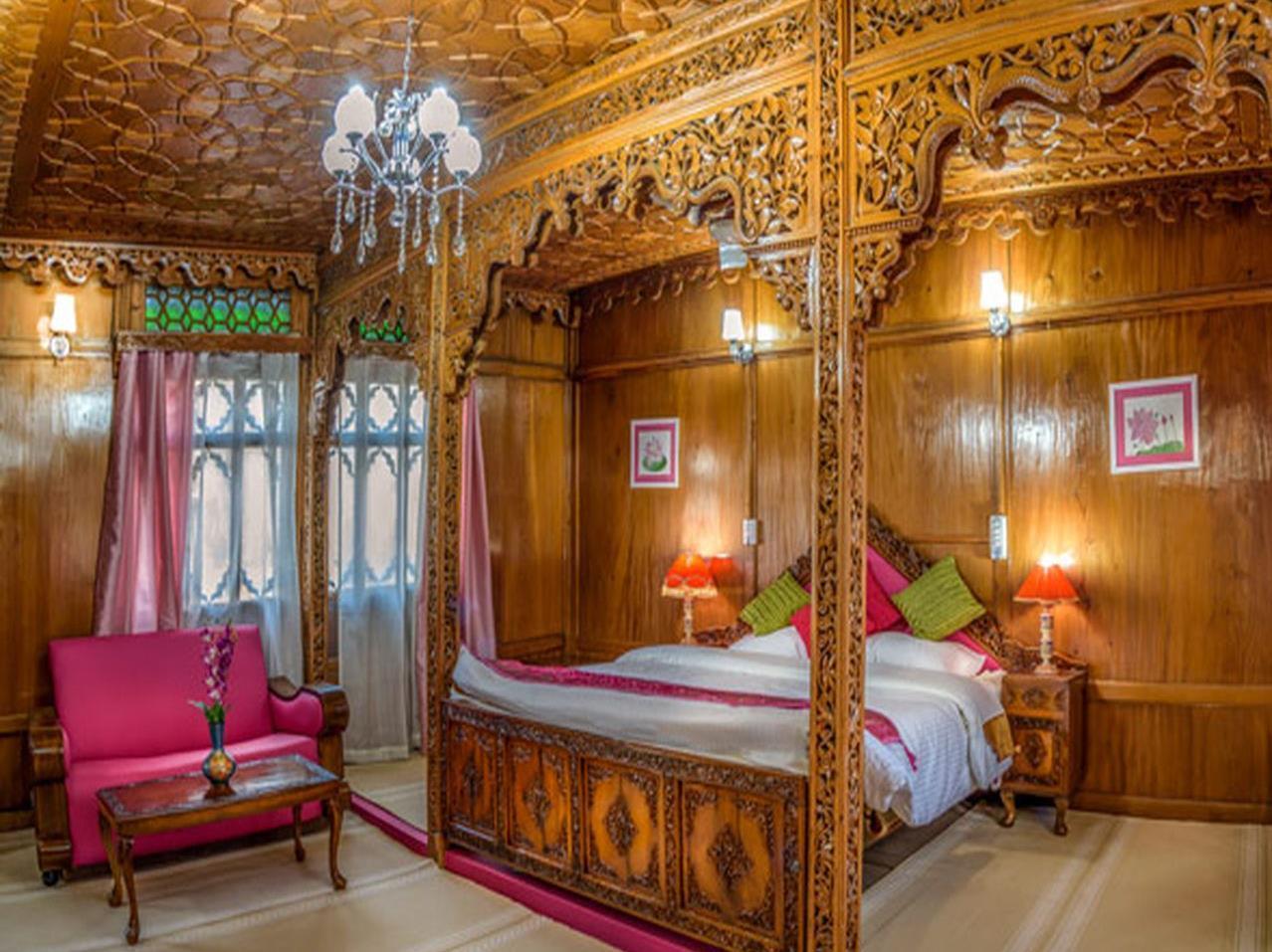 Naaz Kashmir Luxury Houseboat