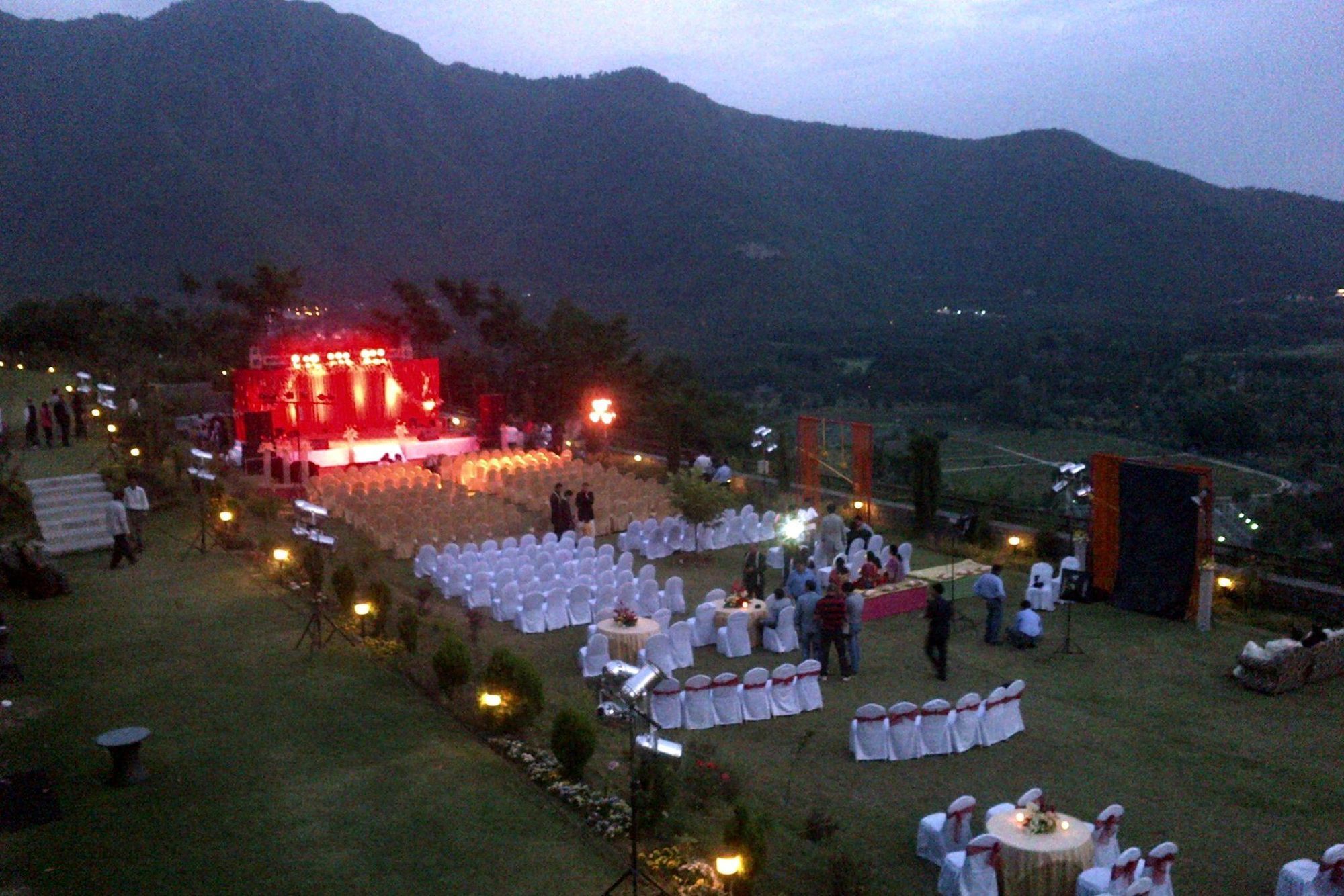 Taj Dal View