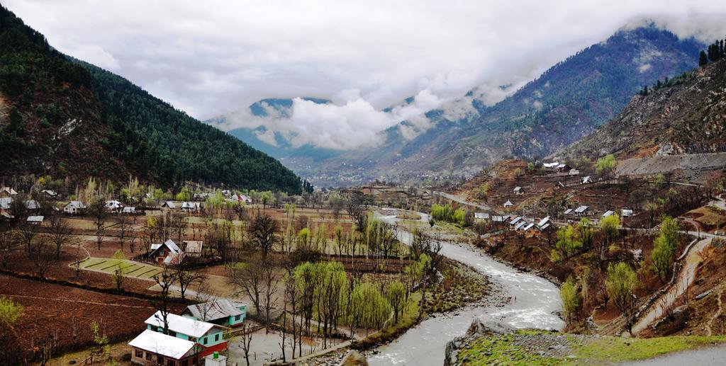 Hotel Sadaf Srinagar (Jammu and Kashmir)
