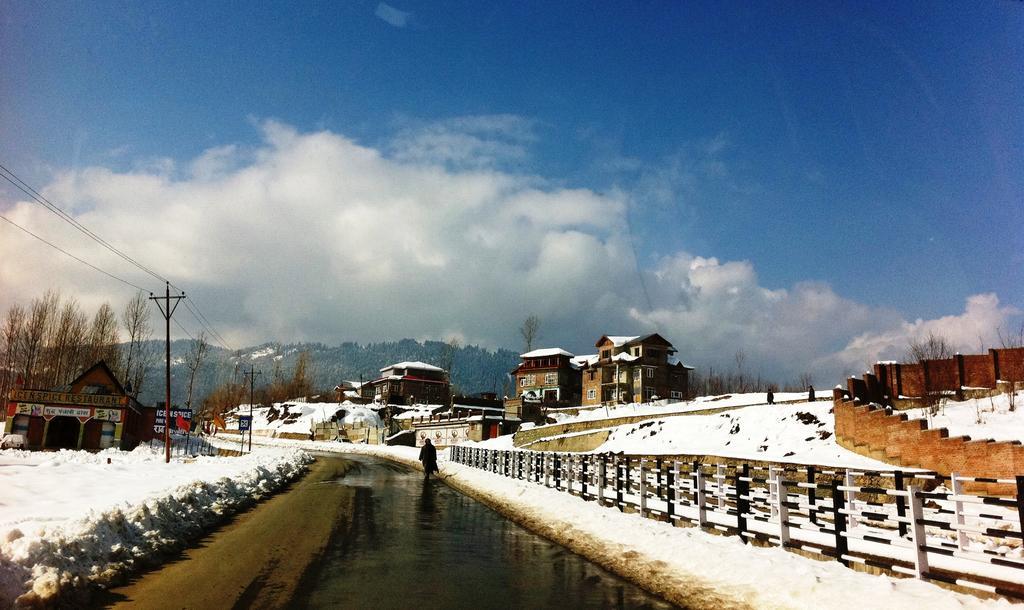 Sadaf 2* Srinagar (Jammu and Kashmir)