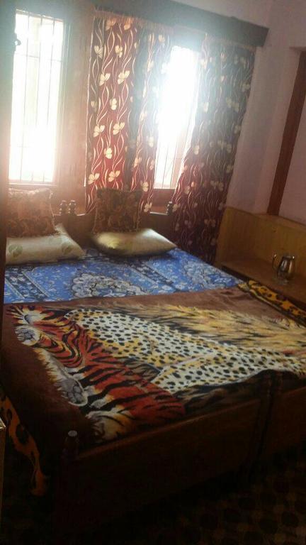 Taj Guest house Srinagar (Jammu and Kashmir)