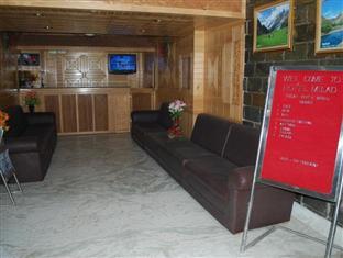 Milad Hotel 3*