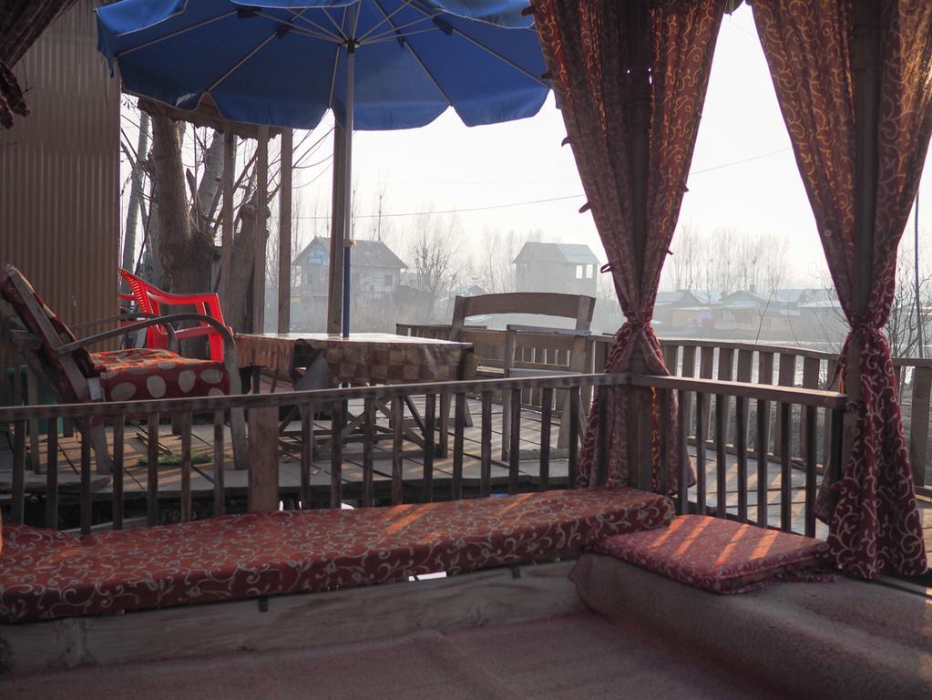 Veena Palace Group Of Houseboats Srinagar (Jammu and Kashmir)