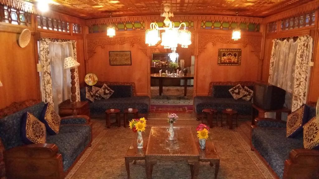 Jacqueline Houseboat Srinagar (Jammu and Kashmir)