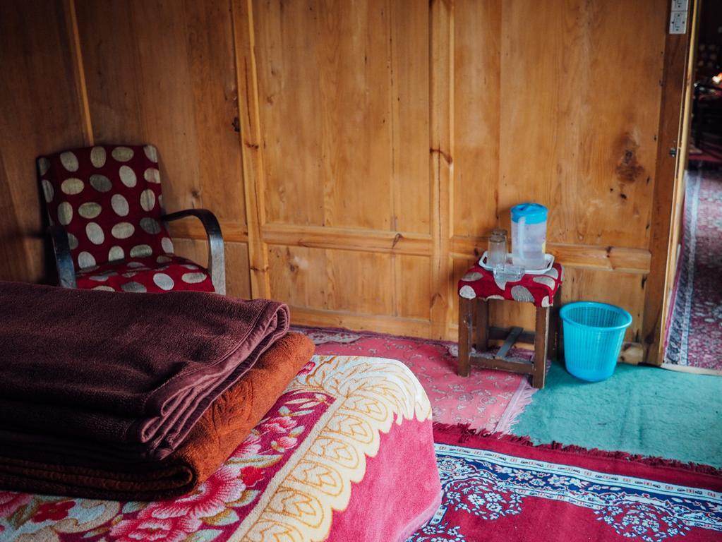 Veena Palace Group Of Houseboats * Srinagar (Jammu and Kashmir)