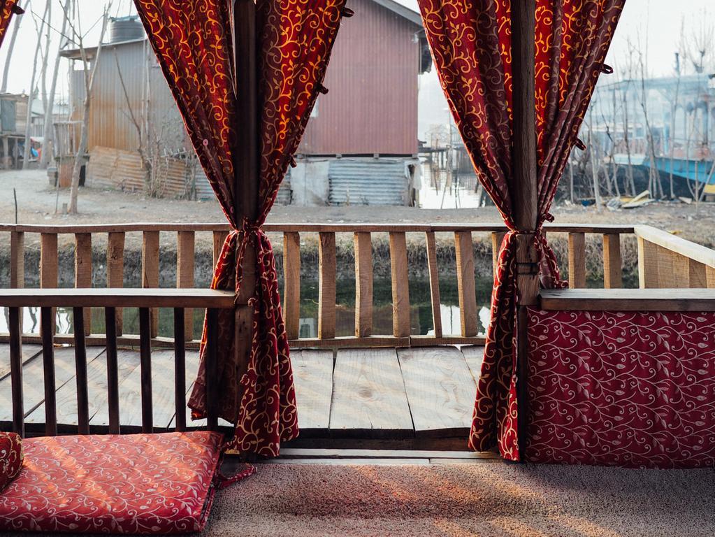 Veena Palace Group Of Houseboats Botel *
