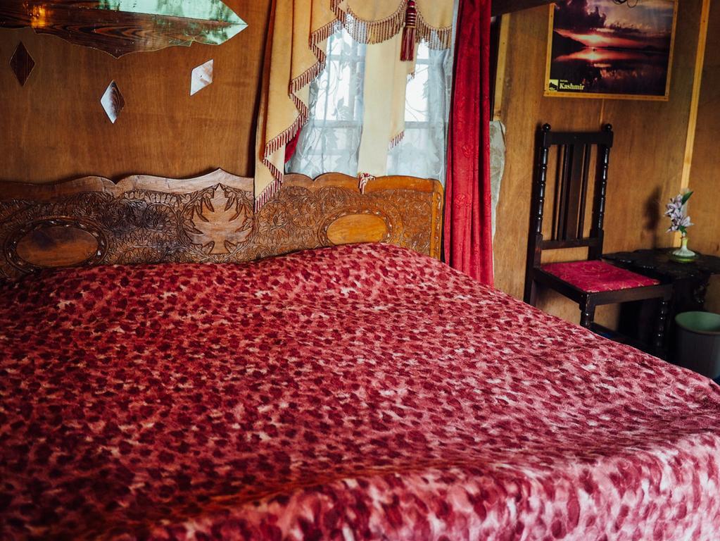 Botel Veena Palace Group Of Houseboats *