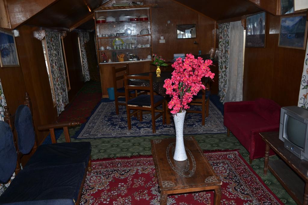 New Bombay Heritage Group Of Houseboats Botel