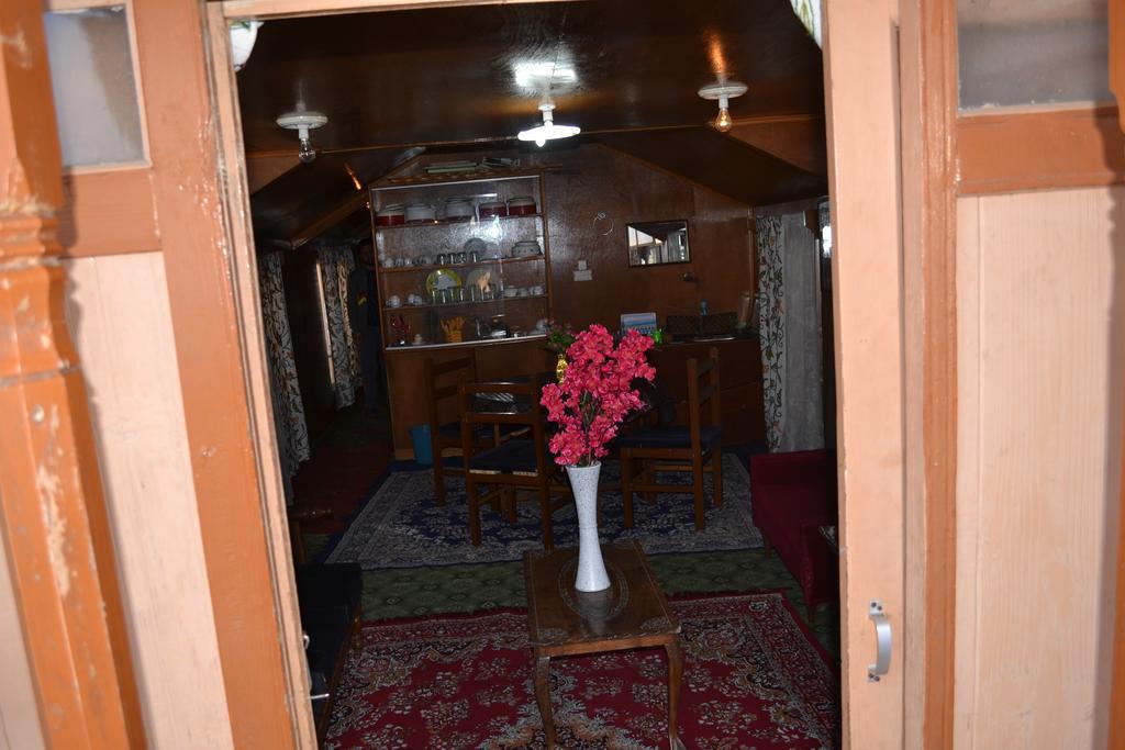 Botel New Bombay Heritage Group Of Houseboats 4*