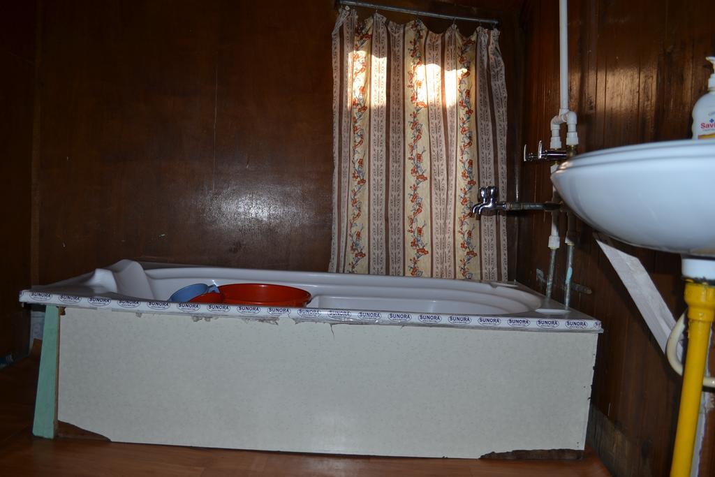 New Bombay Heritage Group Of Houseboats Botel 4*