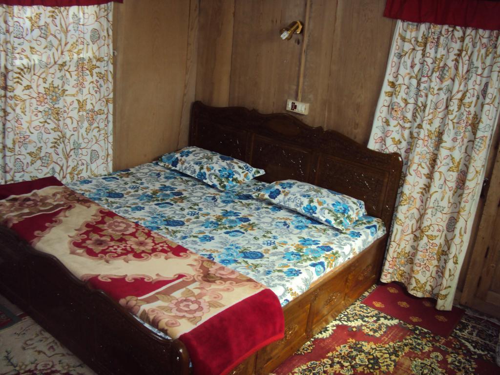 Shafeeq Guest House 3* Srinagar (Jammu and Kashmir)