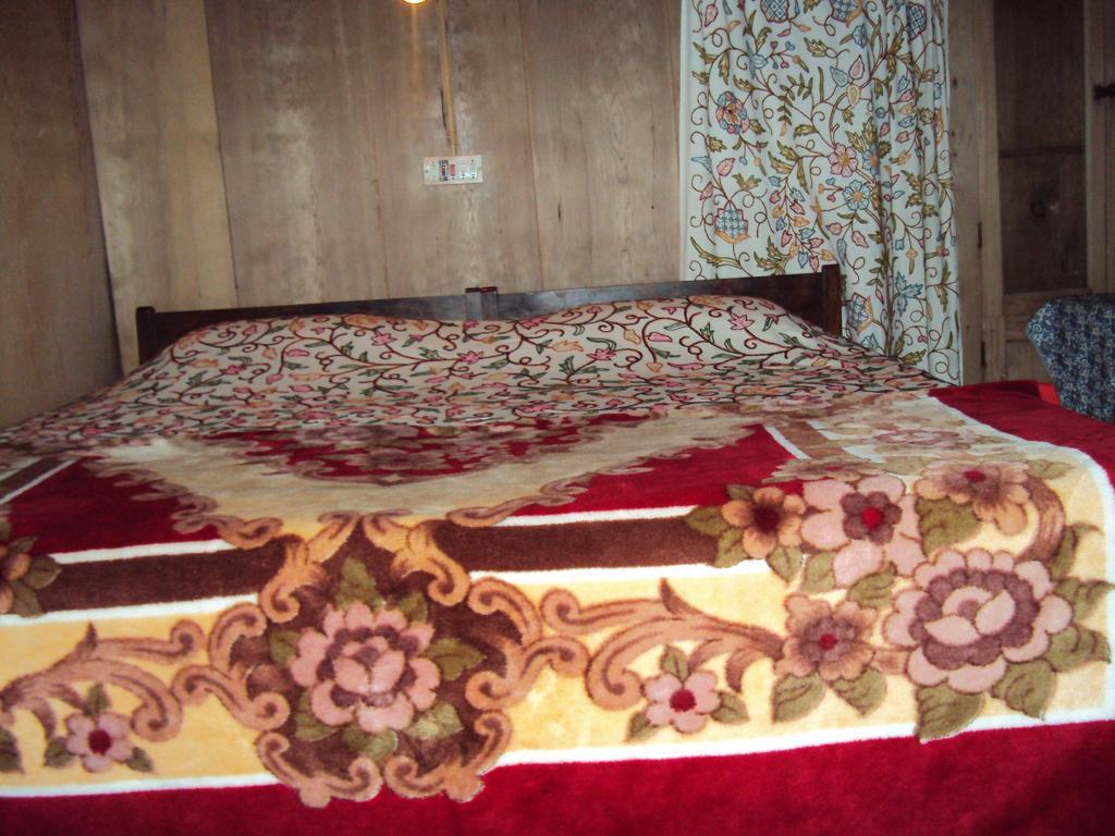 Shafeeq Guest House 3* Srinagar (Jammu and Kashmir)