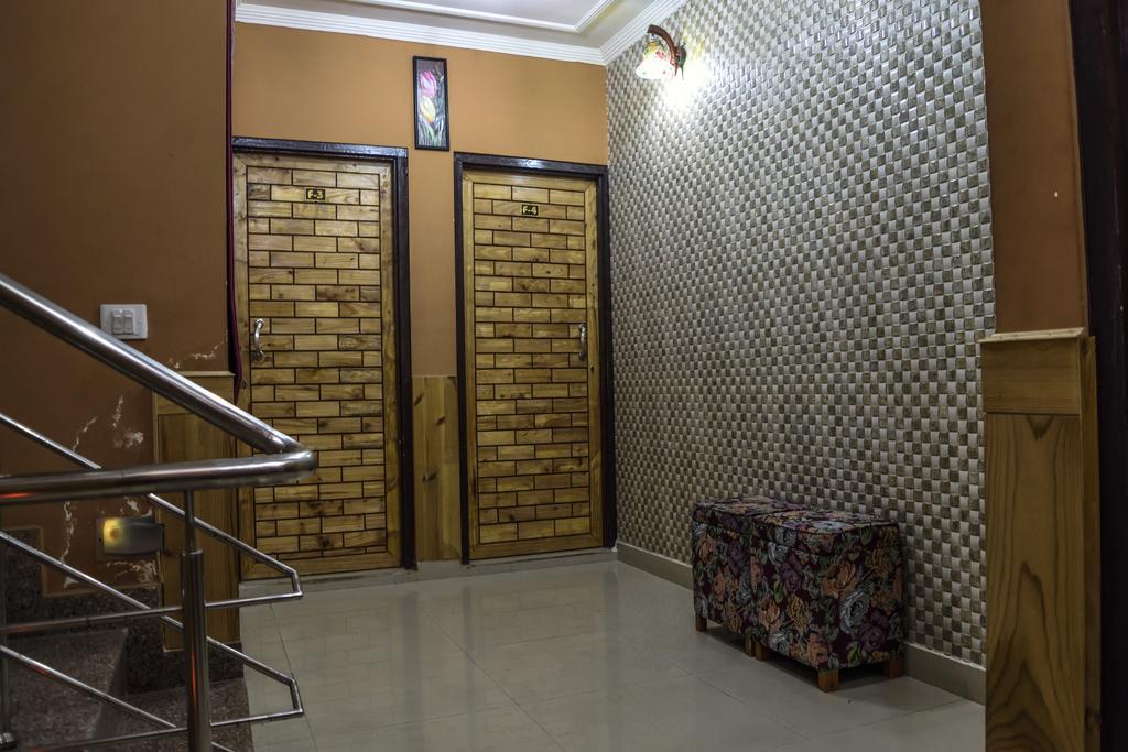 Kashmir Hotel Srinagar (Jammu and Kashmir)