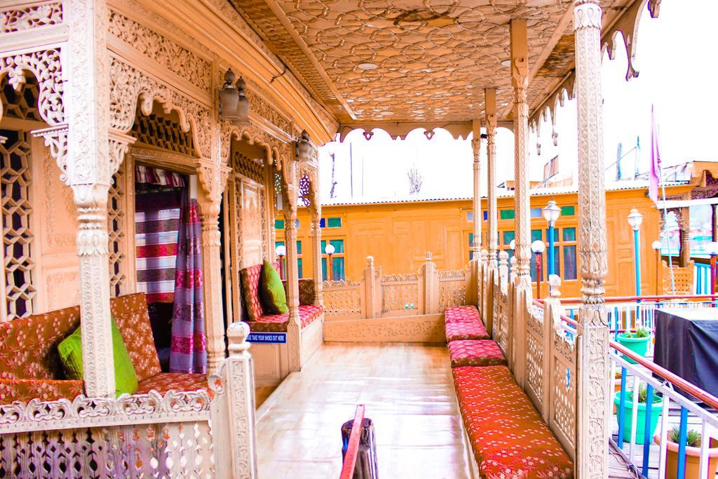 Botel Aziz Group Of Houseboats