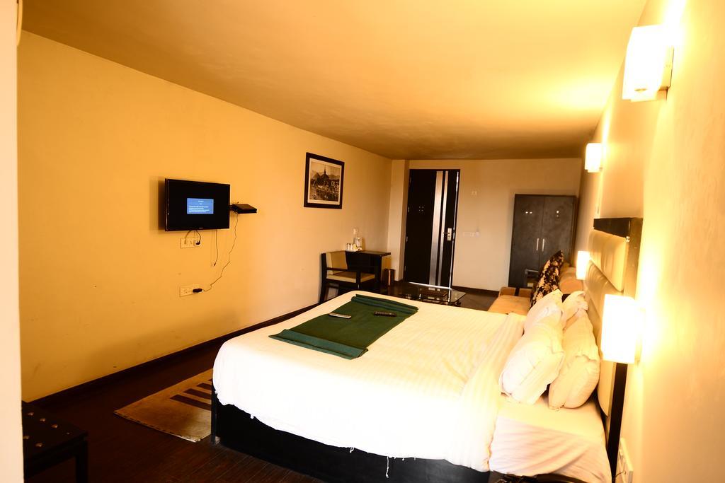 Hotel Aksa Srinagar (Jammu and Kashmir)