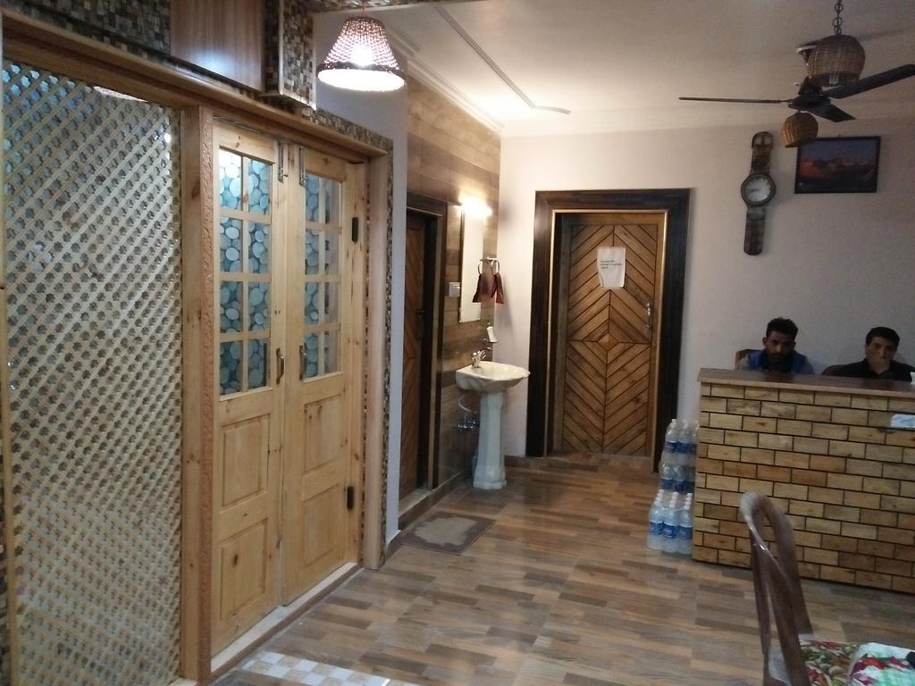 Hotel Kashmir Srinagar (Jammu and Kashmir)