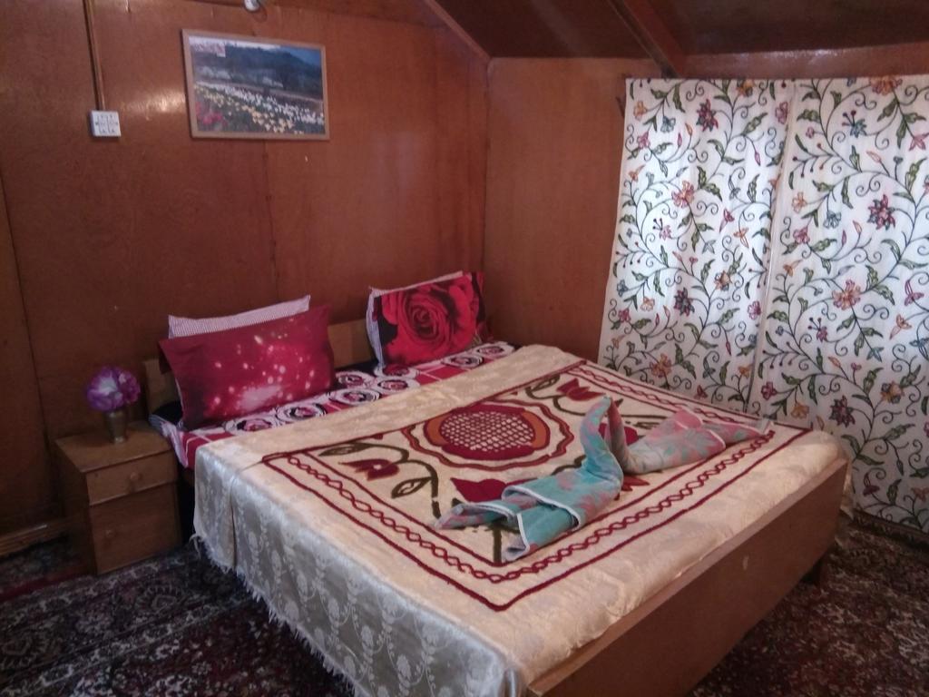 New Bombay Heritage Group Of Houseboats Botel